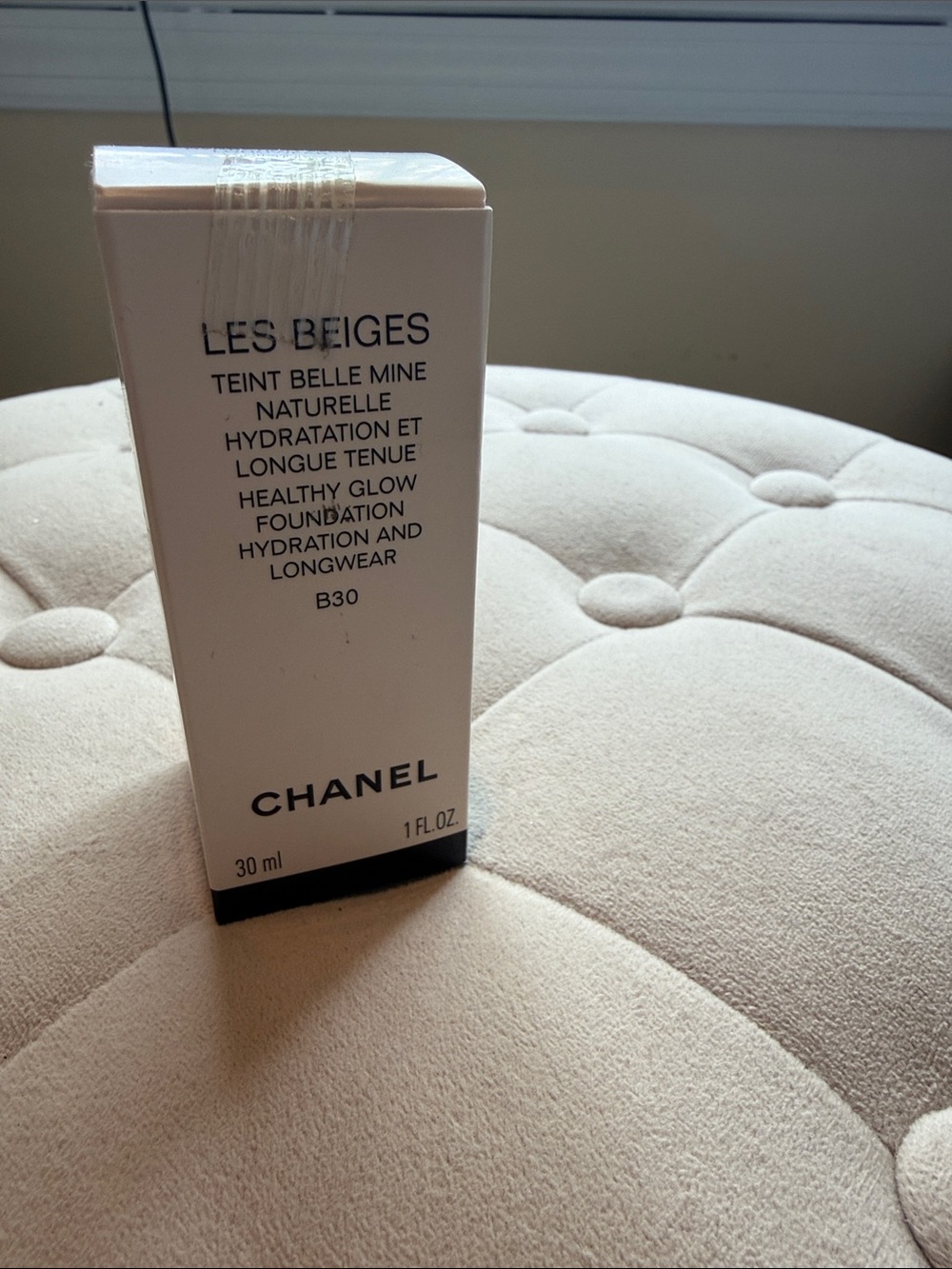 CHANEL Les Beiges Healthy Glow Foundation B30 - White & Black Box
